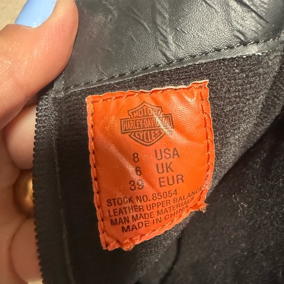 Stylish Black Leather Women's Boots - Picture 3 of 5